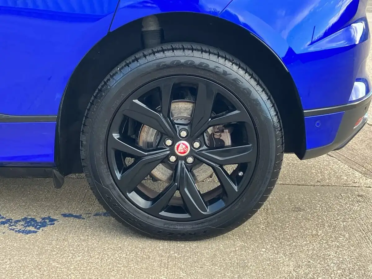 2020-jaguar-i-pace-ev400-hse-big-7