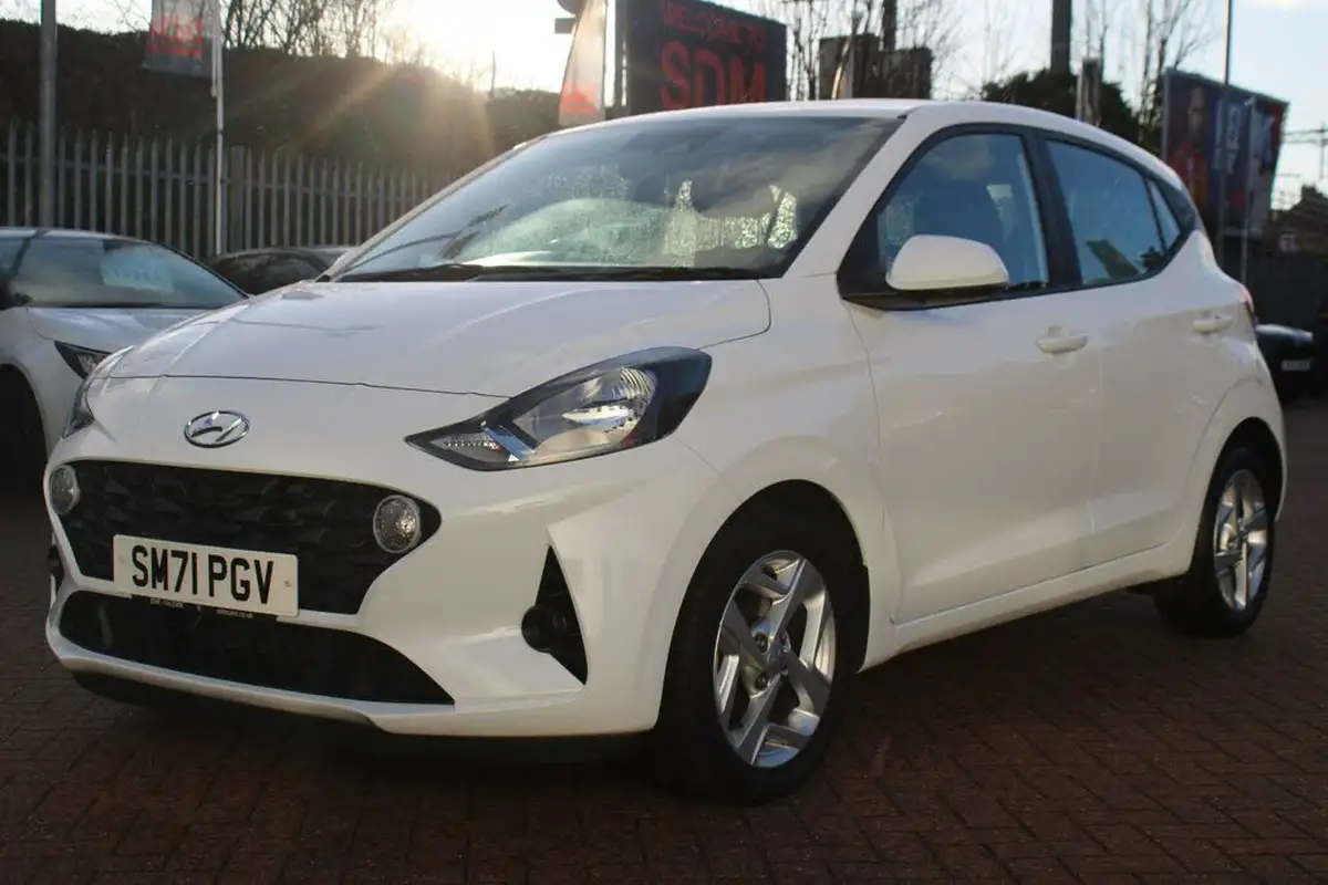 2022-hyundai-i10-12-se-connect-auto-big-8