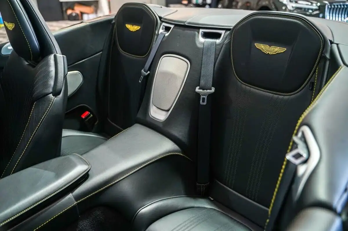2018-aston-martin-db11-40-v8-big-56