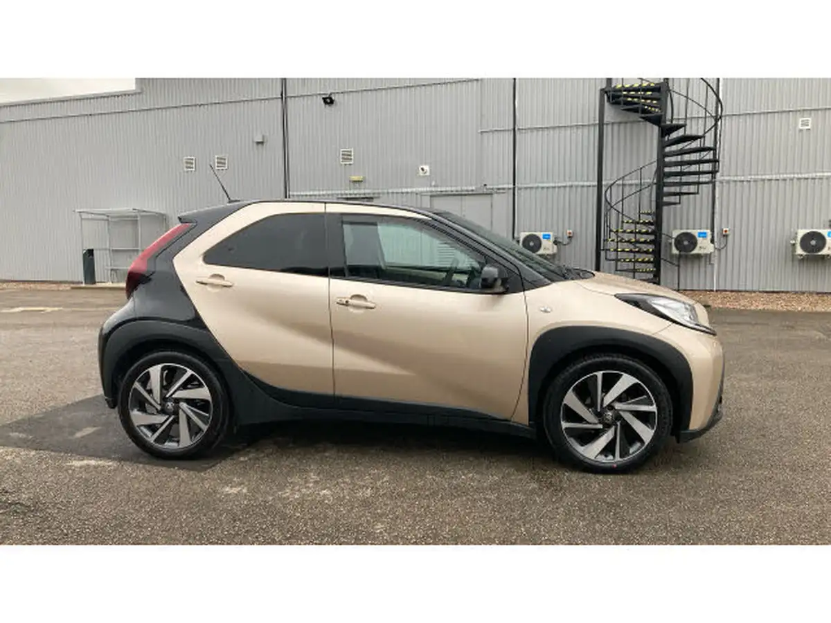 2023-toyota-aygo-x-10-vvt-i-exclusive-big-15