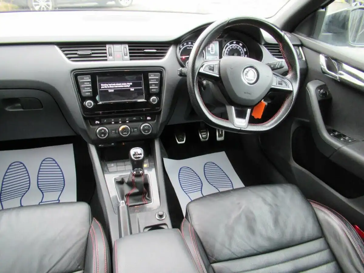 2016-skoda-octavia-20tdi-vrs-estate-big-32