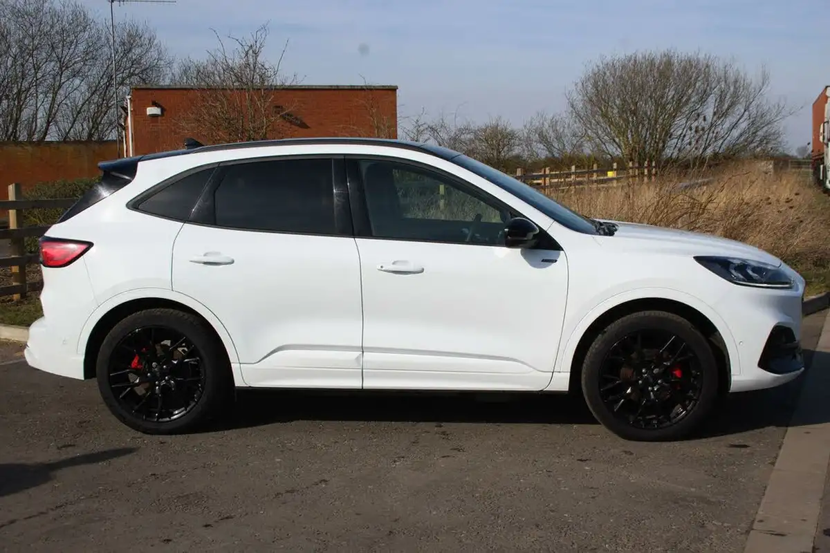 2023-ford-kuga-25t-black-package-edition-225ps-phev-big-4