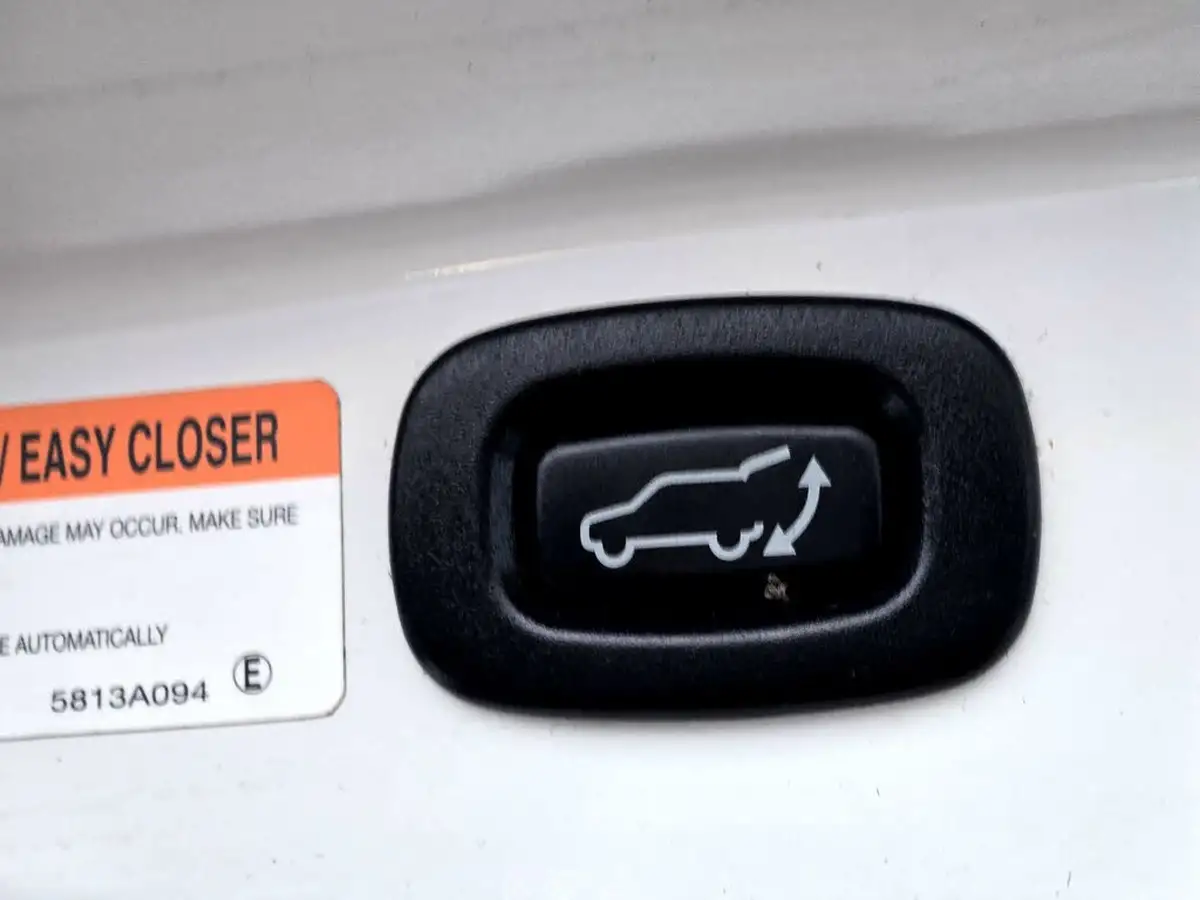 2015-mitsubishi-outlander-20-gx5h-phev-cvt-big-31