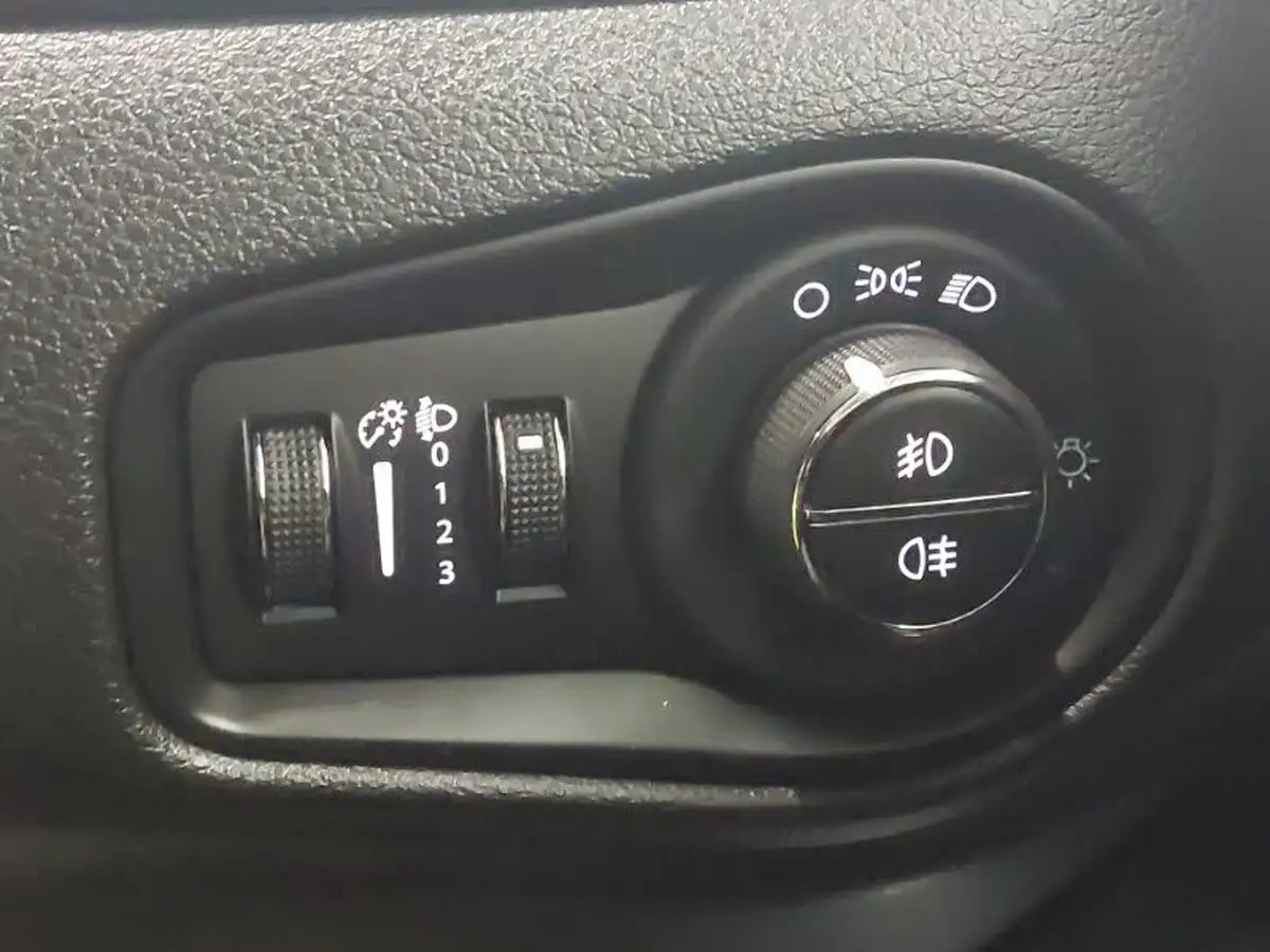 2019-jeep-renegade-10-gse-longitude-big-13