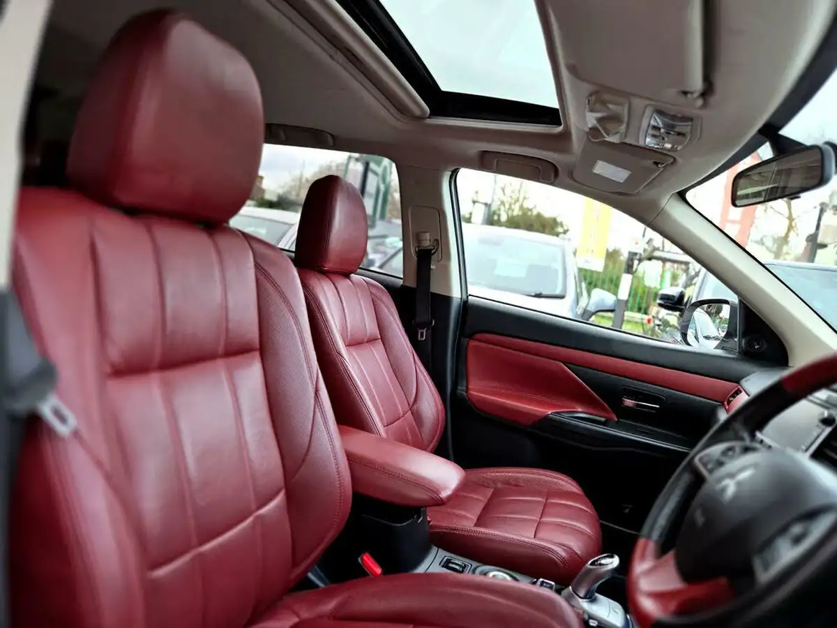 2015-mitsubishi-outlander-20-gx5h-phev-cvt-big-7