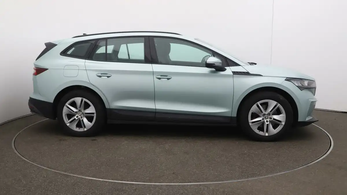 2023-skoda-enyaq-e-60-big-46