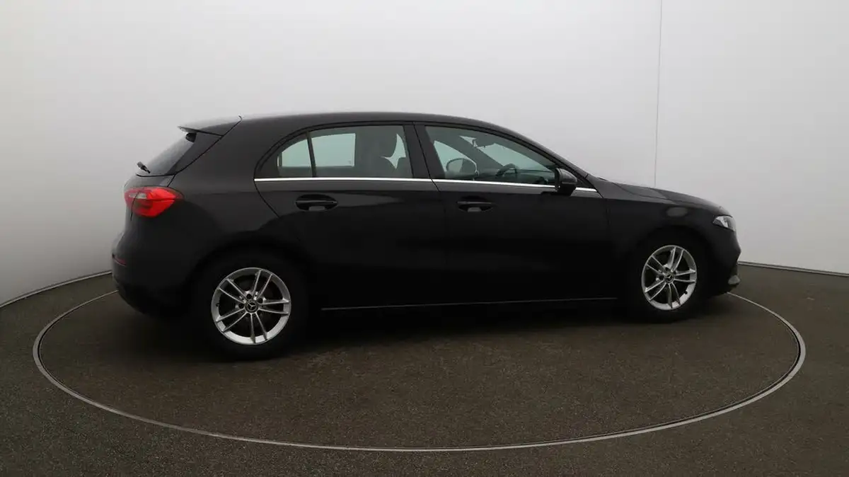 2021-mercedes-benz-a-class-15d-a180d-se-big-41