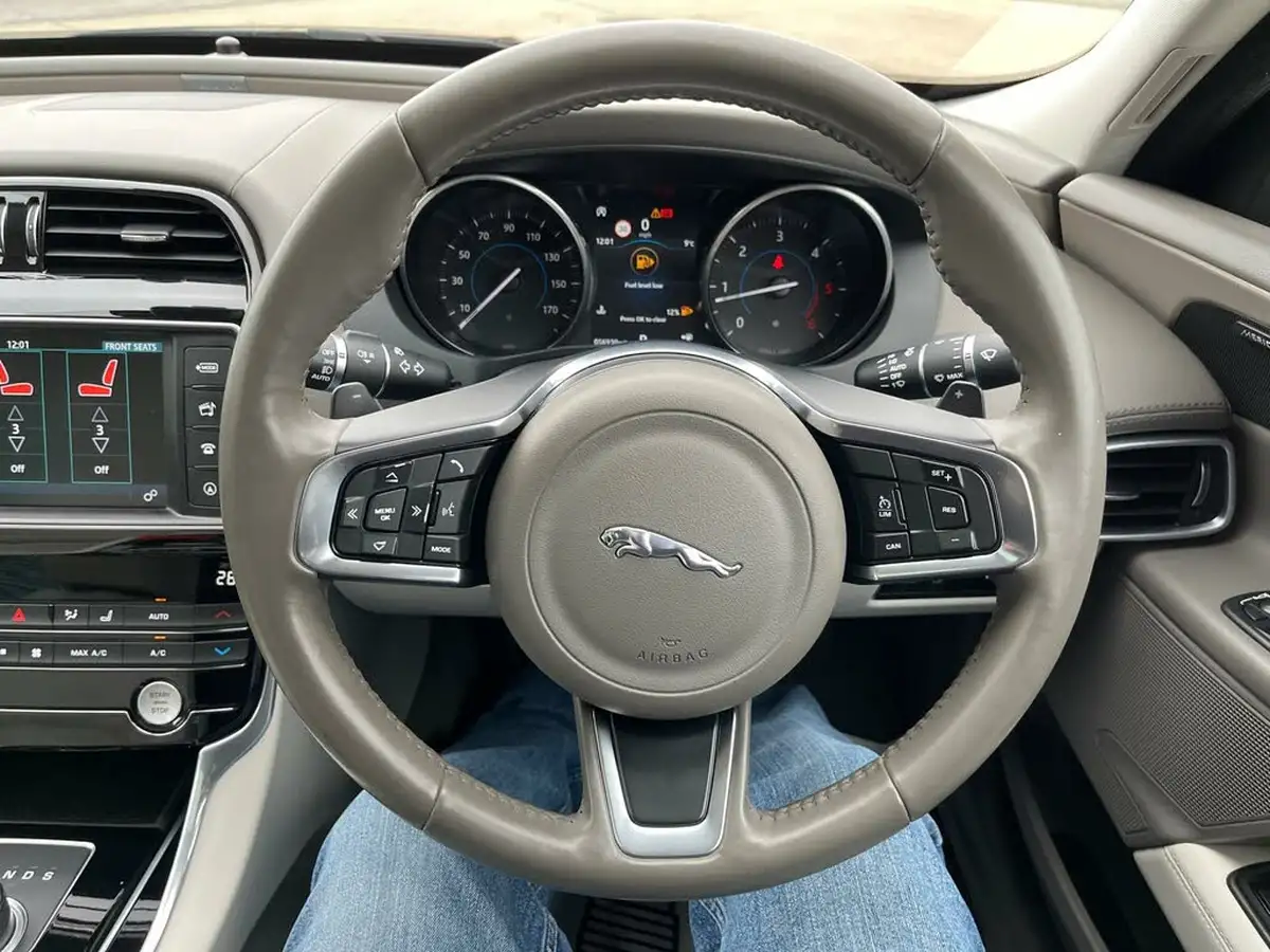 2018-jaguar-xe-20d-portfolio-180ps-1999cc-auto-big-12