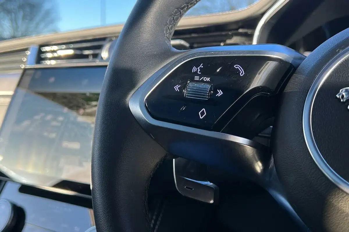 2023-jaguar-f-pace-20-d200-r-dynamic-se-black-big-44