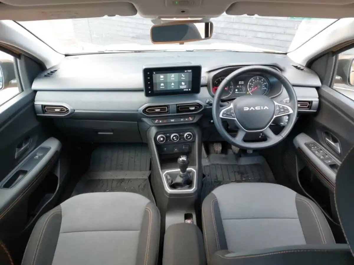 2024-dacia-sandero-stepway-10-tce-extreme-90bhp-big-2
