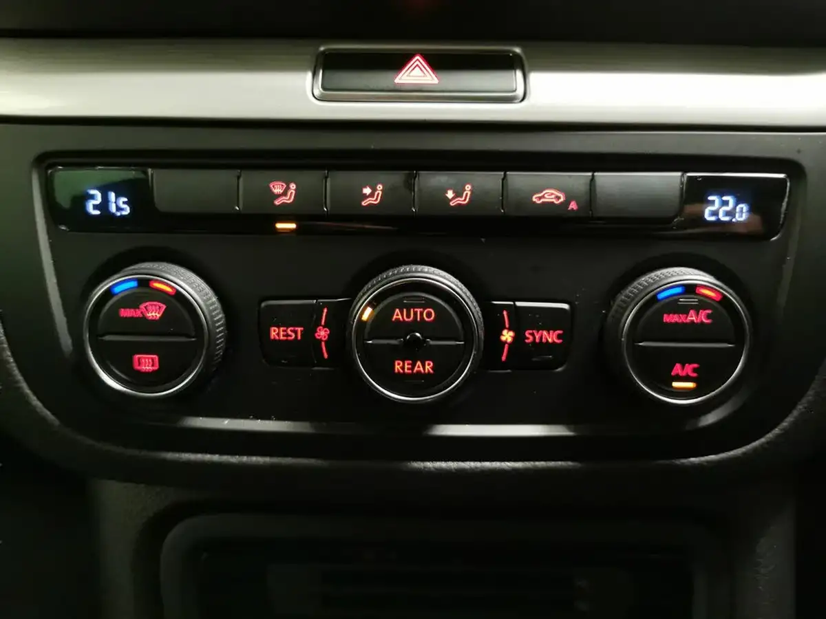 2020-volkswagen-sharan-20tdi-se-nav-150ps-dsg-big-19