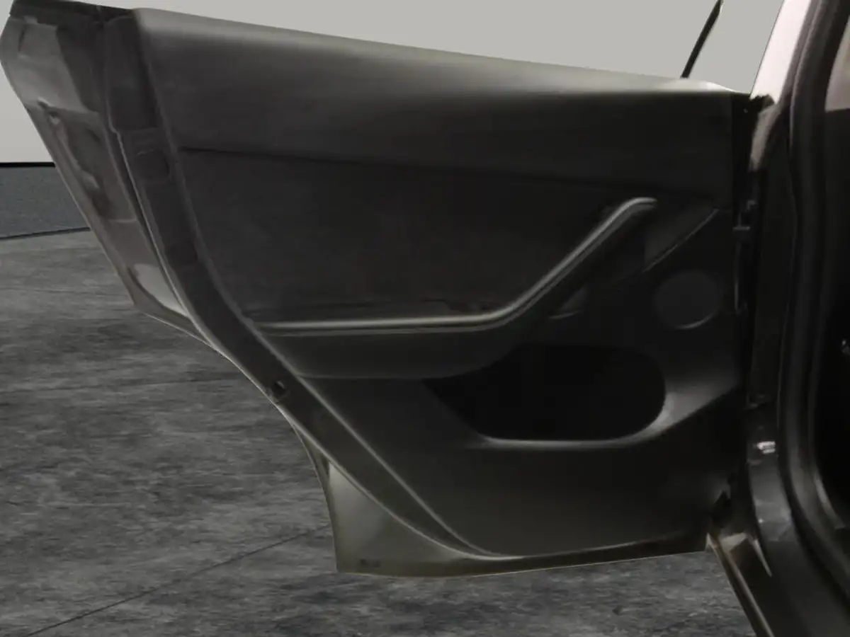 2022-tesla-model-y-e-long-range-big-38