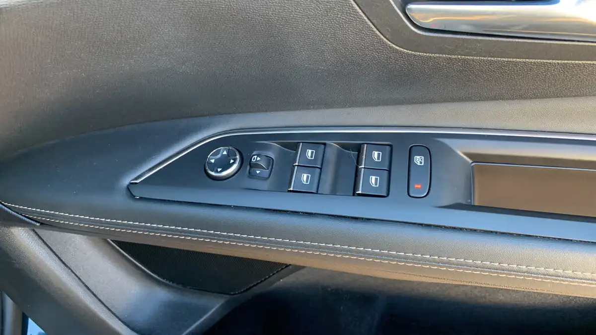 2021-peugeot-3008-suv-12-puretech-gt-big-21