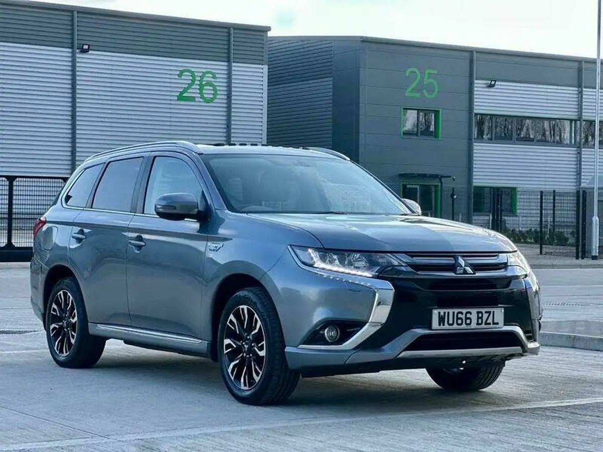 2016-mitsubishi-outlander-20-gx4h-phev-big-39