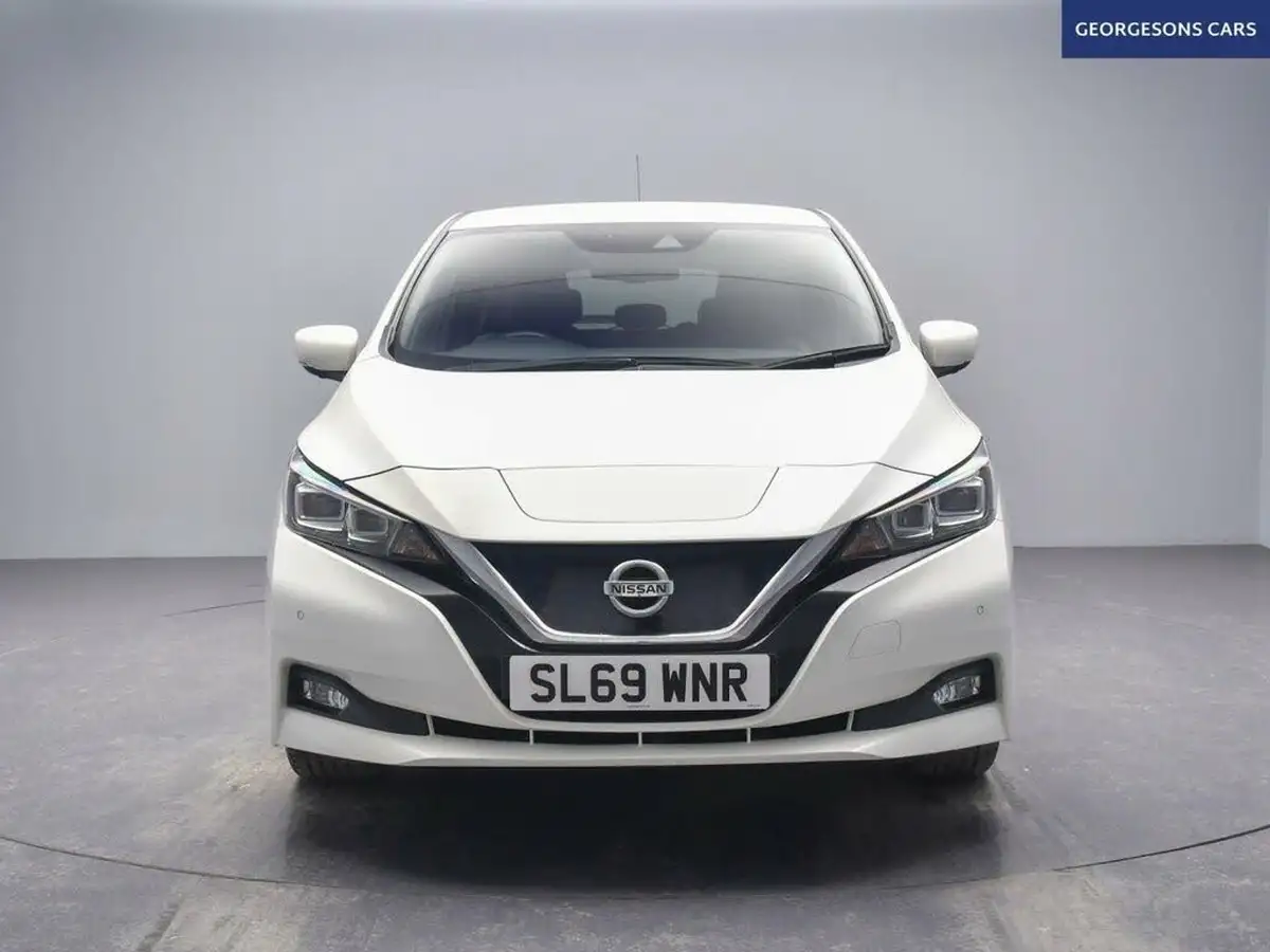 2019-nissan-leaf-e-tekna-big-3