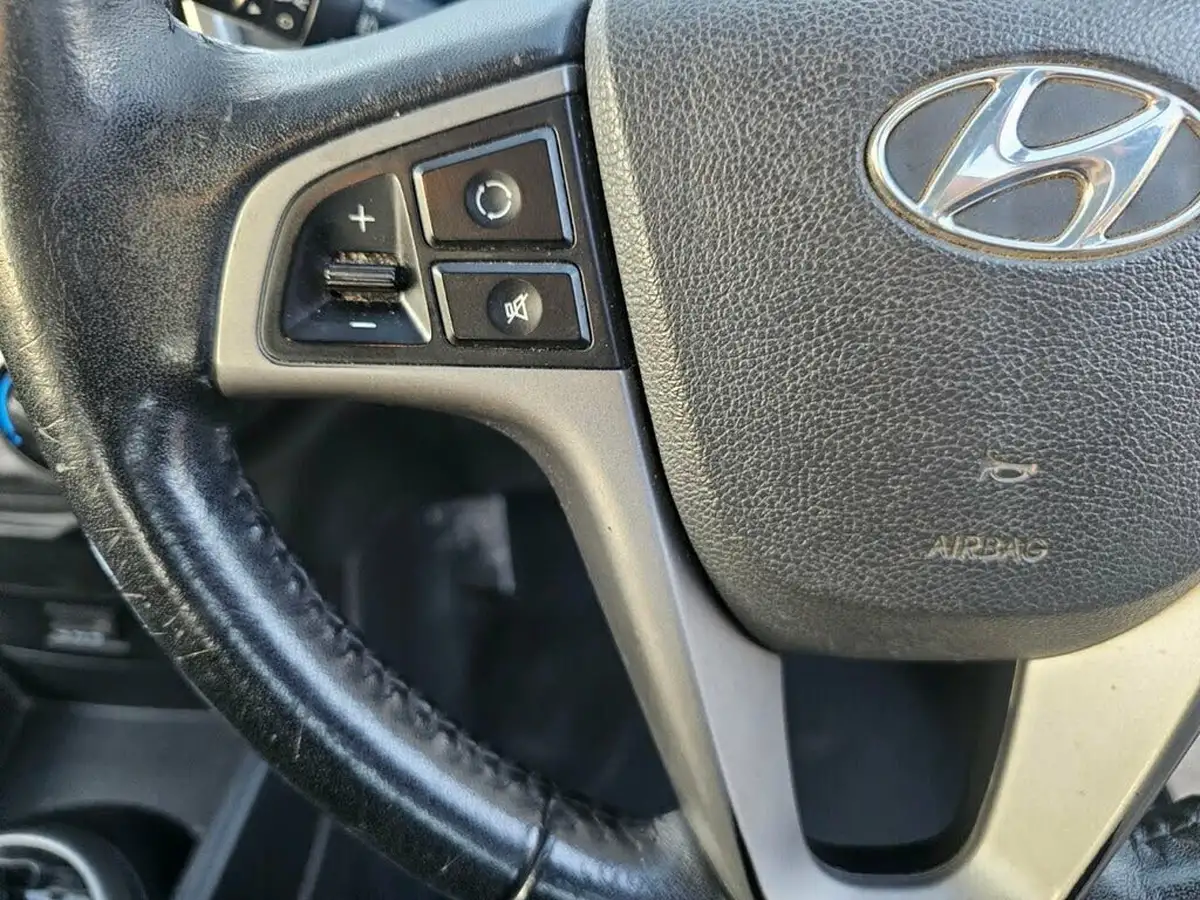 2014-hyundai-i20-14-active-100ps-auto-big-15