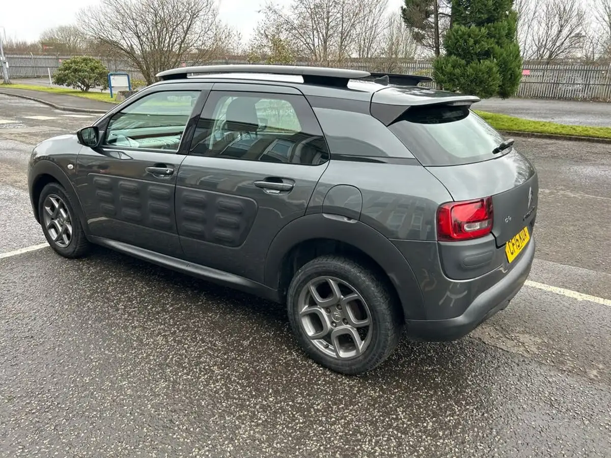 2015-citroen-c4-cactus-16bluehdi-feel-big-7