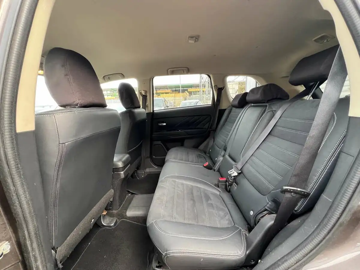 2017-mitsubishi-outlander-20-juro-phev-5st-big-26