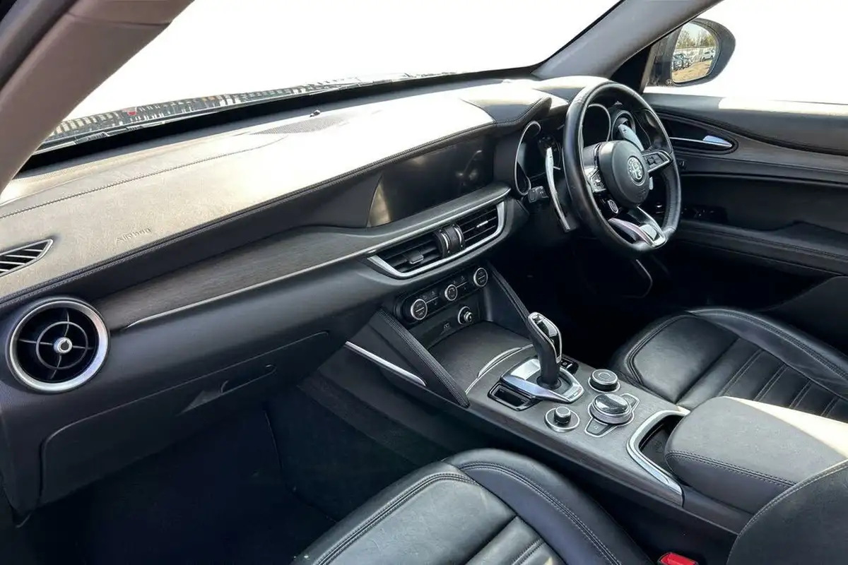 2021-alfa-romeo-stelvio-20-lusso-ti-big-1