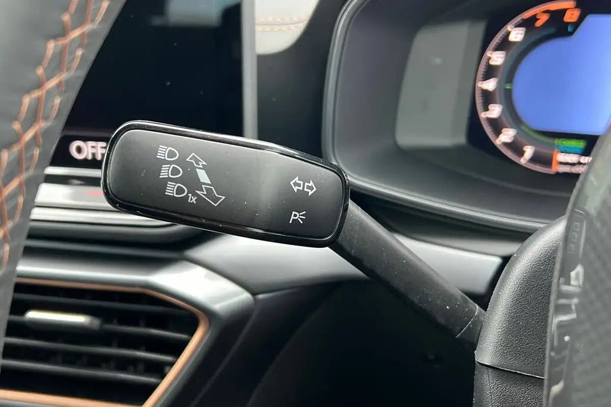 2025-cupra-formentor-15-e-hybrid-vz1-big-25