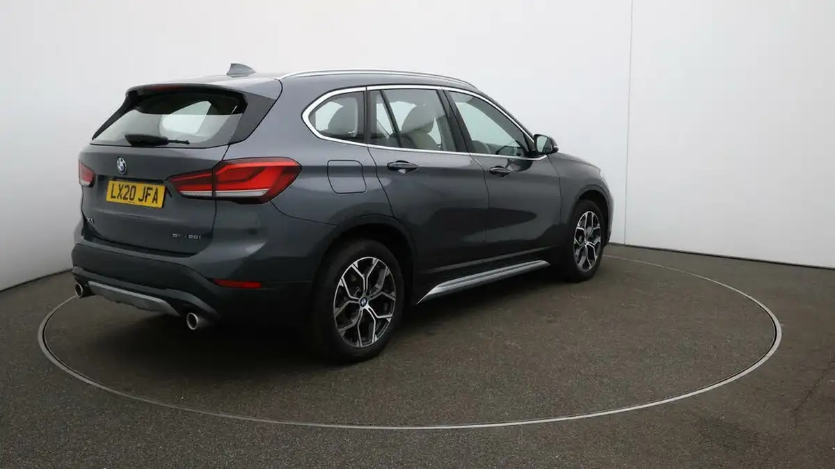 2020-bmw-x1-20-sdrive-20i-xline-big-7