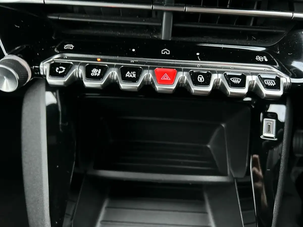 2023-peugeot-2008-suv-12-puretech-active-big-35