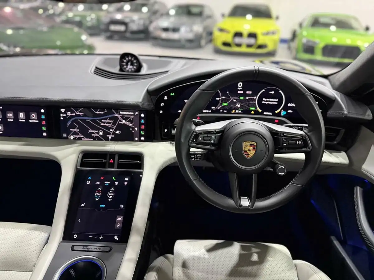 2020-porsche-taycan-e-turbo-s-big-28