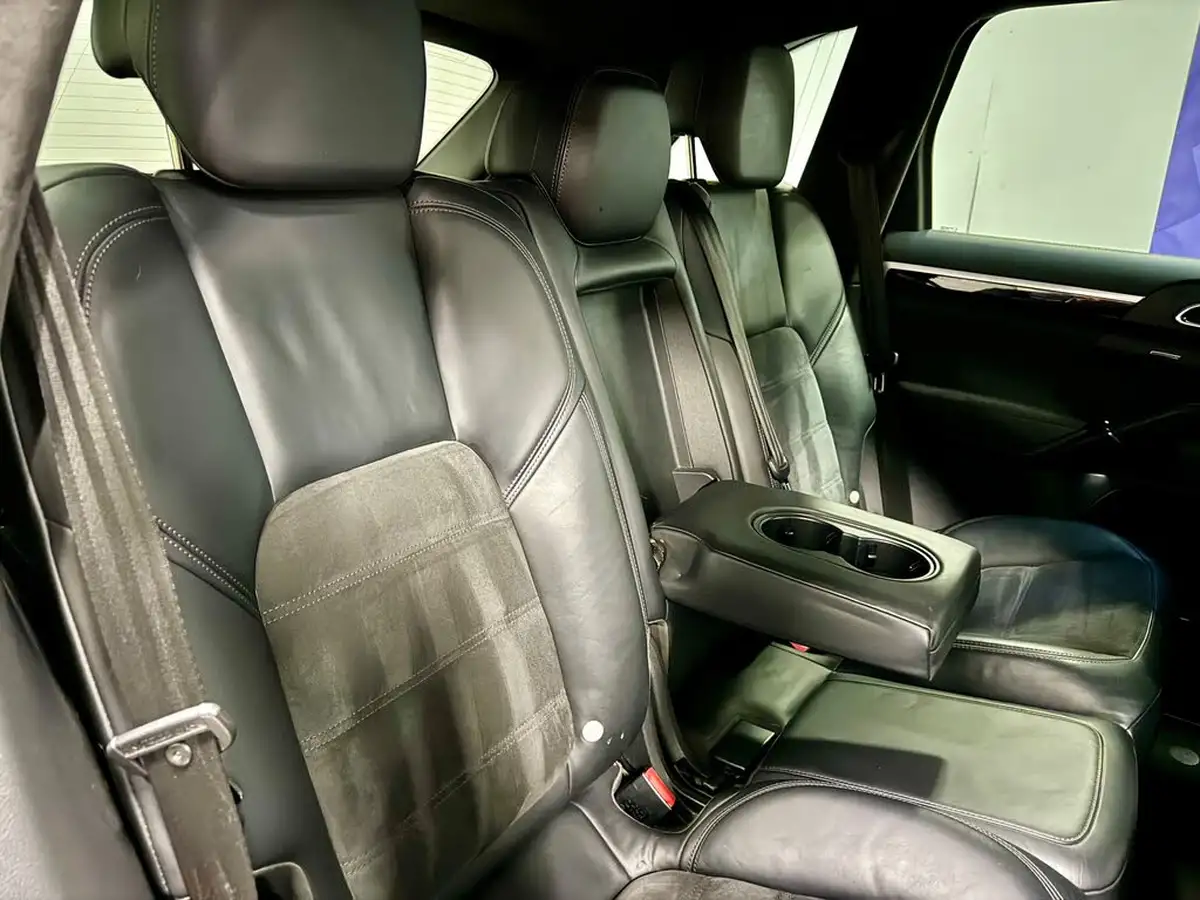 2014-porsche-cayenne-48-gts-big-18
