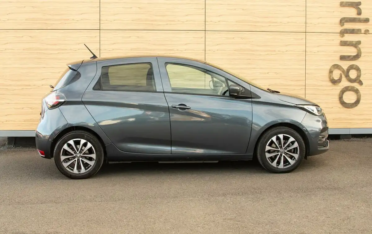 2022-renault-zoe-e-gt-line-big-14