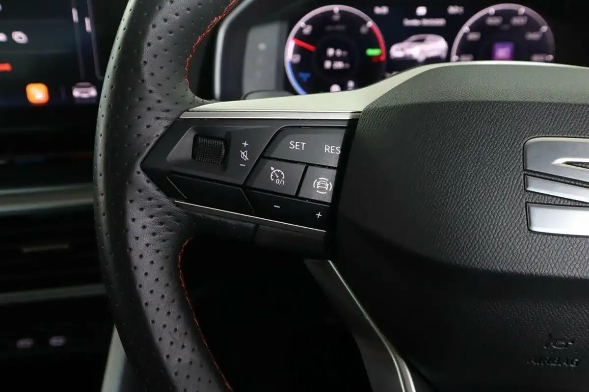 2020-seat-leon-14-e-hybrid-fr-hatchback-big-32