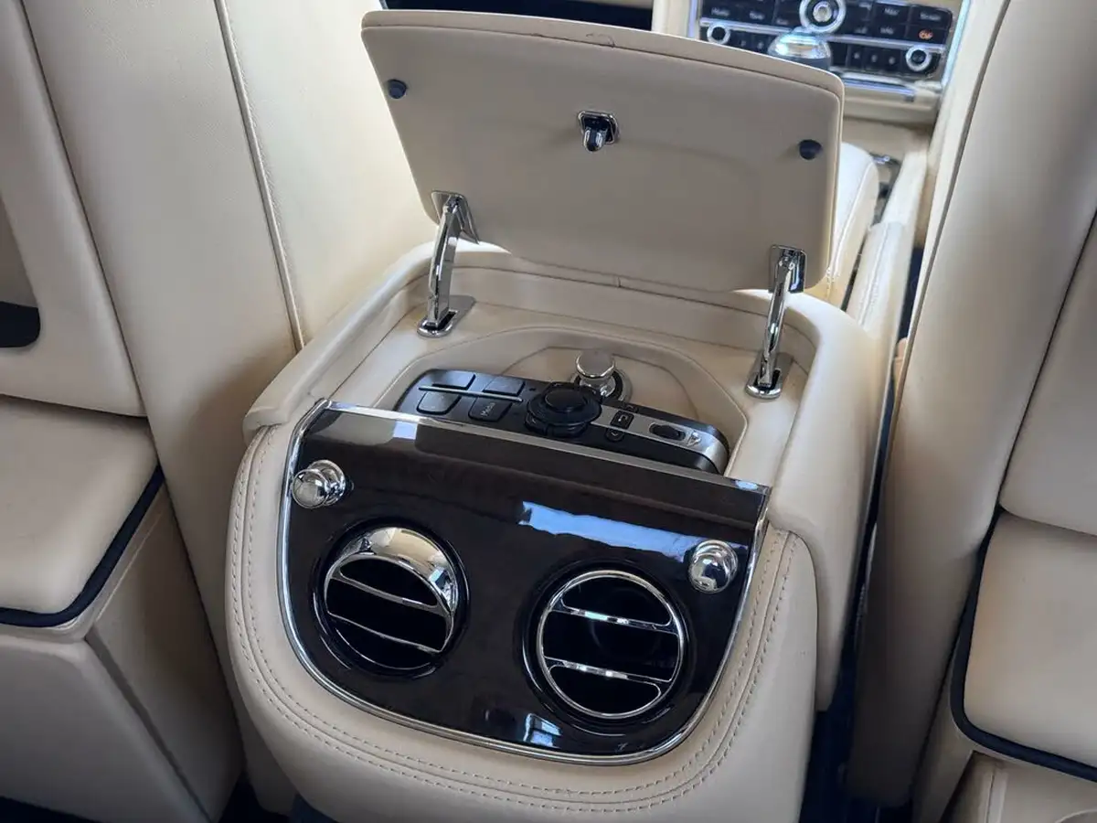 2012-bentley-mulsanne-675-big-38