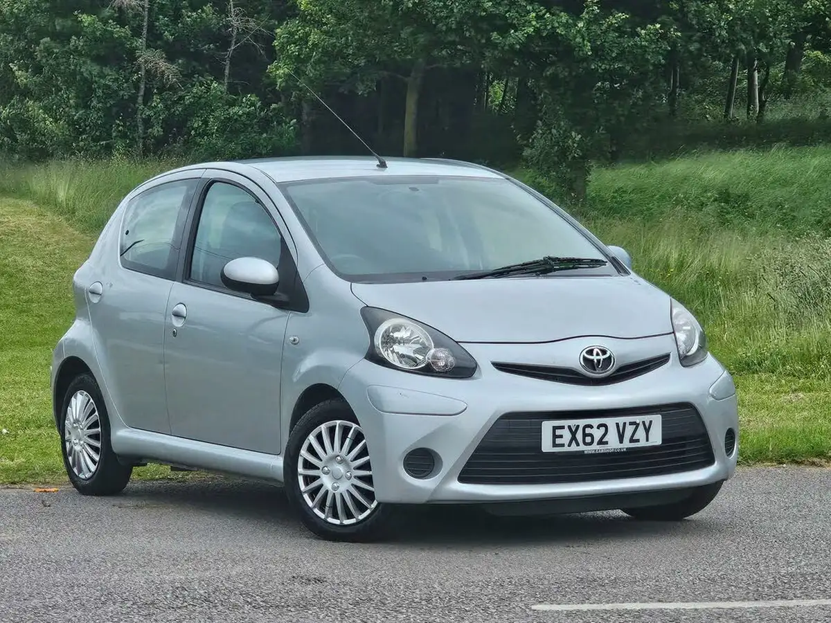 2012-toyota-aygo-10-aygo-ice-vvt-i-5d-big-0