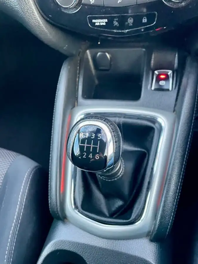 2014-nissan-qashqai-15dci-acenta-premium-big-28