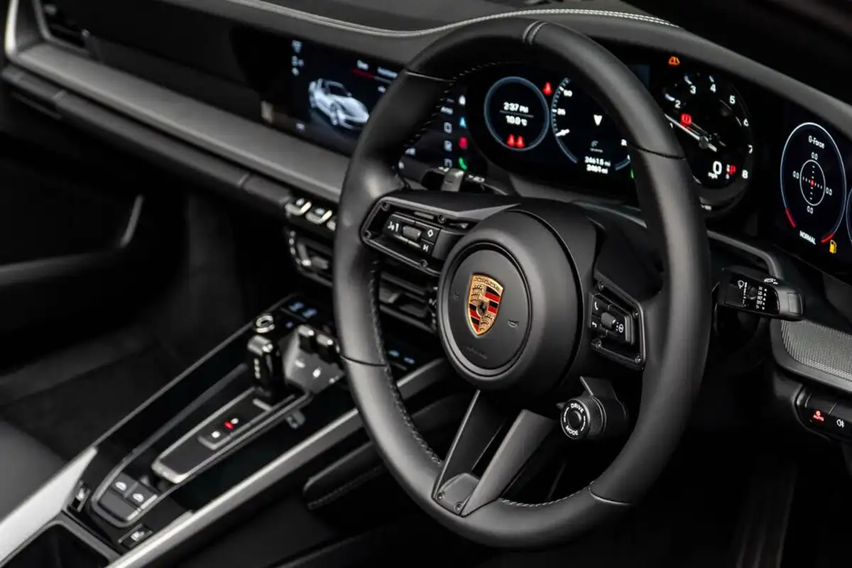 2023-porsche-911-30-targa-4-big-28