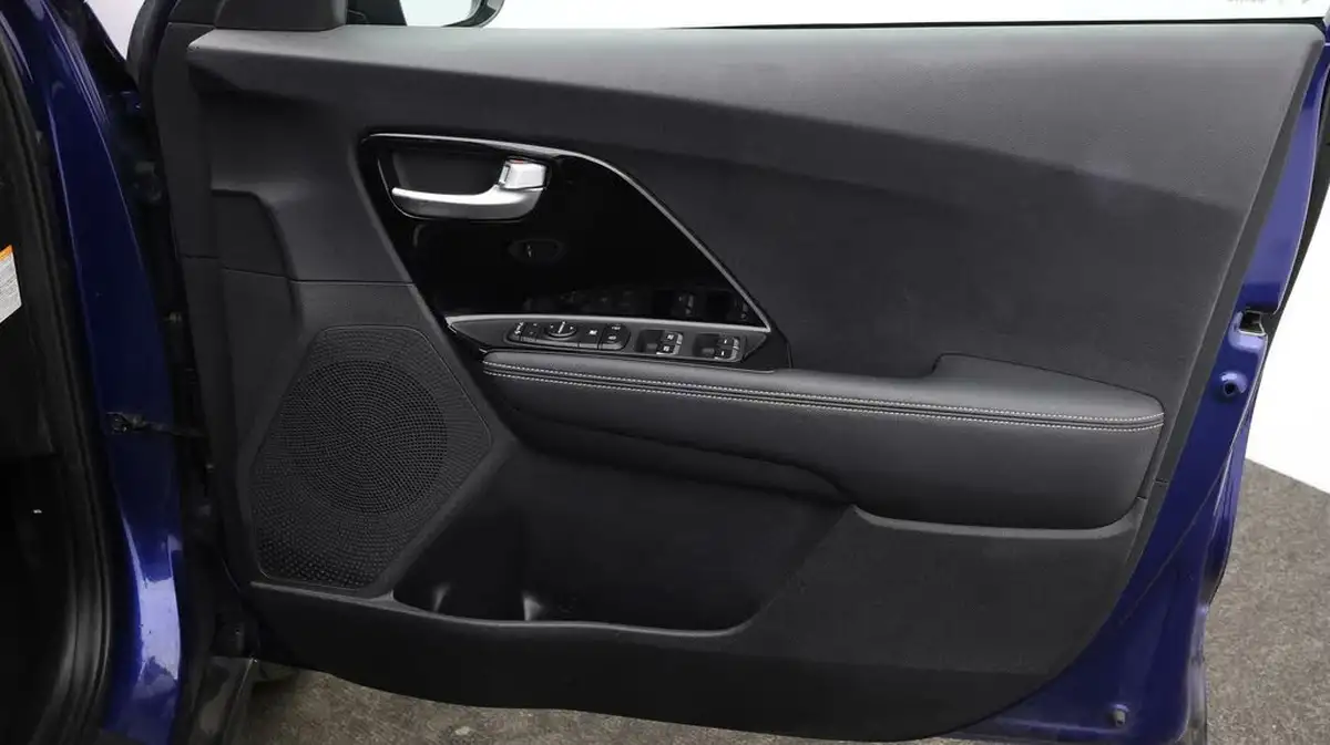 2021-kia-e-niro-ev-3-big-14