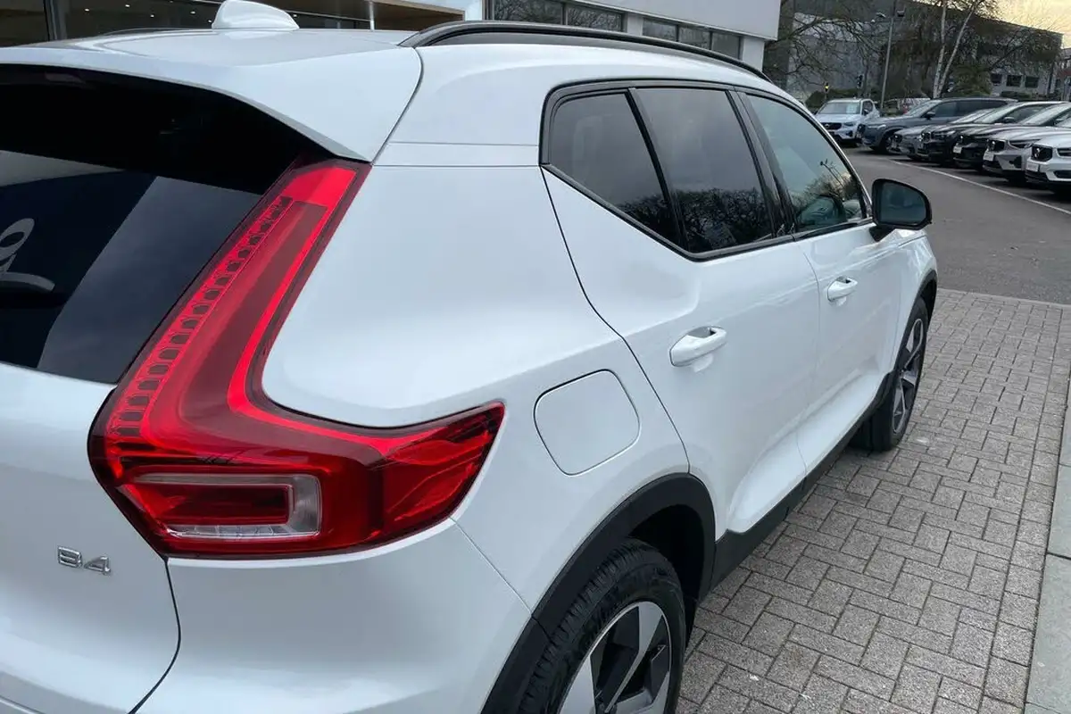 2024-volvo-xc40-20-b4-plus-big-13