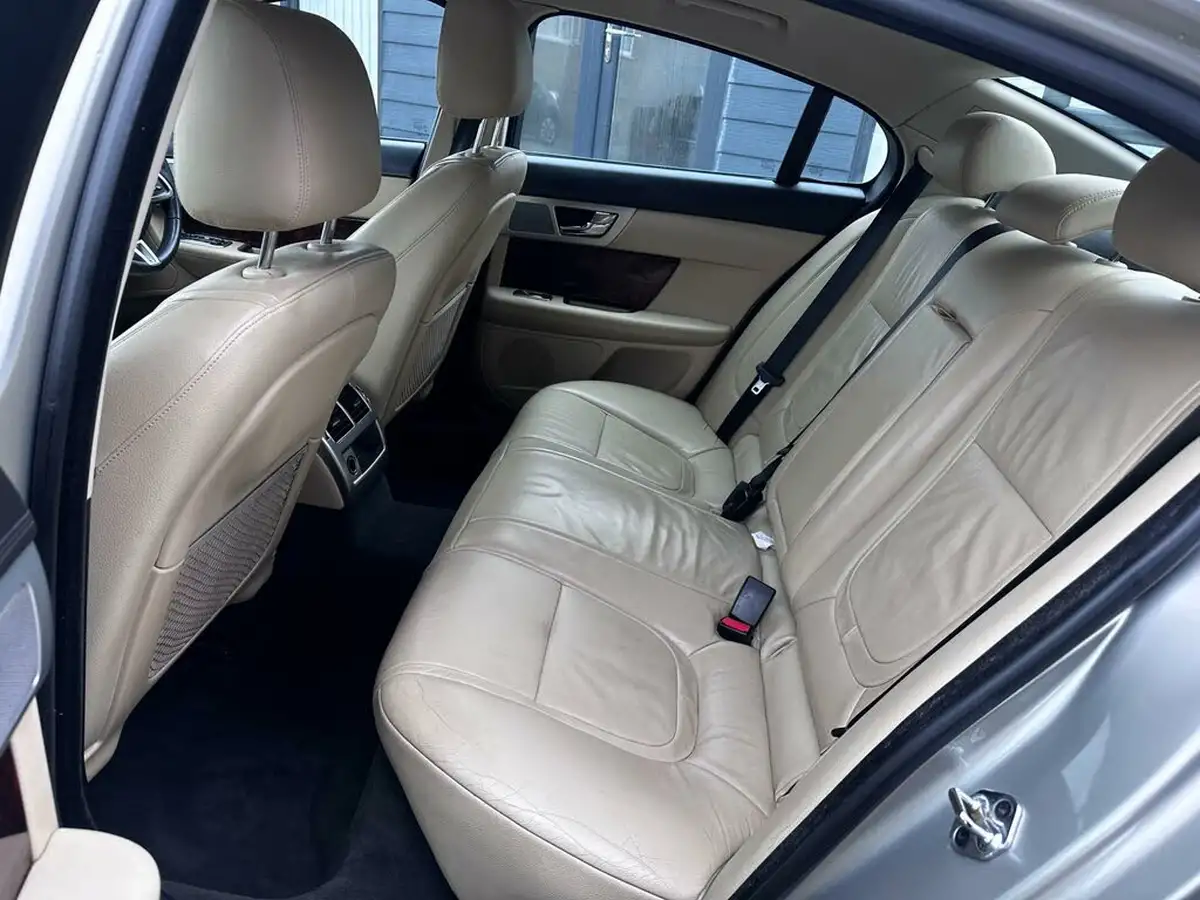 2012-jaguar-xf-22td-luxury-190ps-saloon-4d-auto-big-24