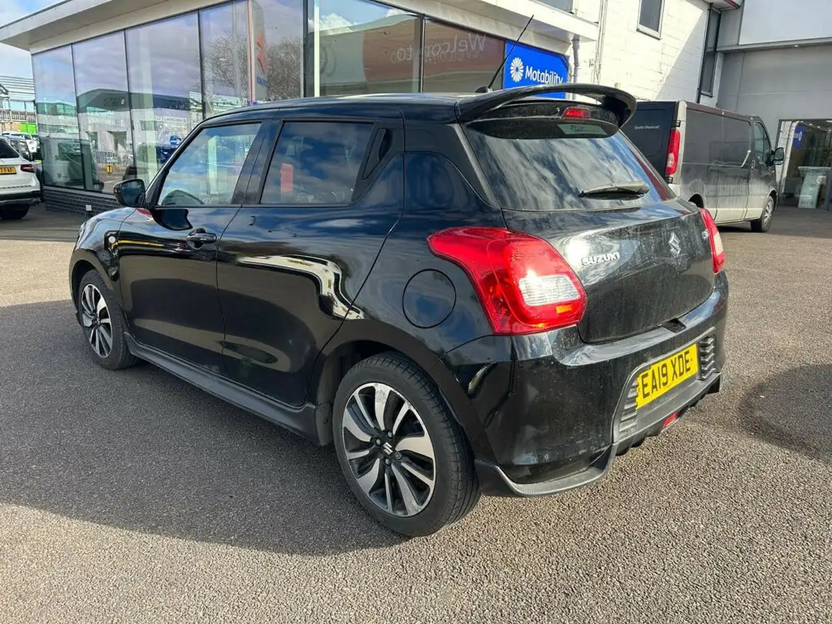 2019-suzuki-swift-12-dualjet-attitude-big-4