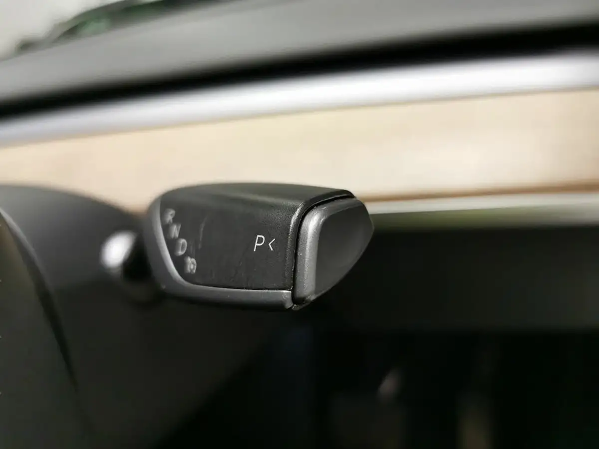 2022-tesla-model-y-e-long-range-big-23