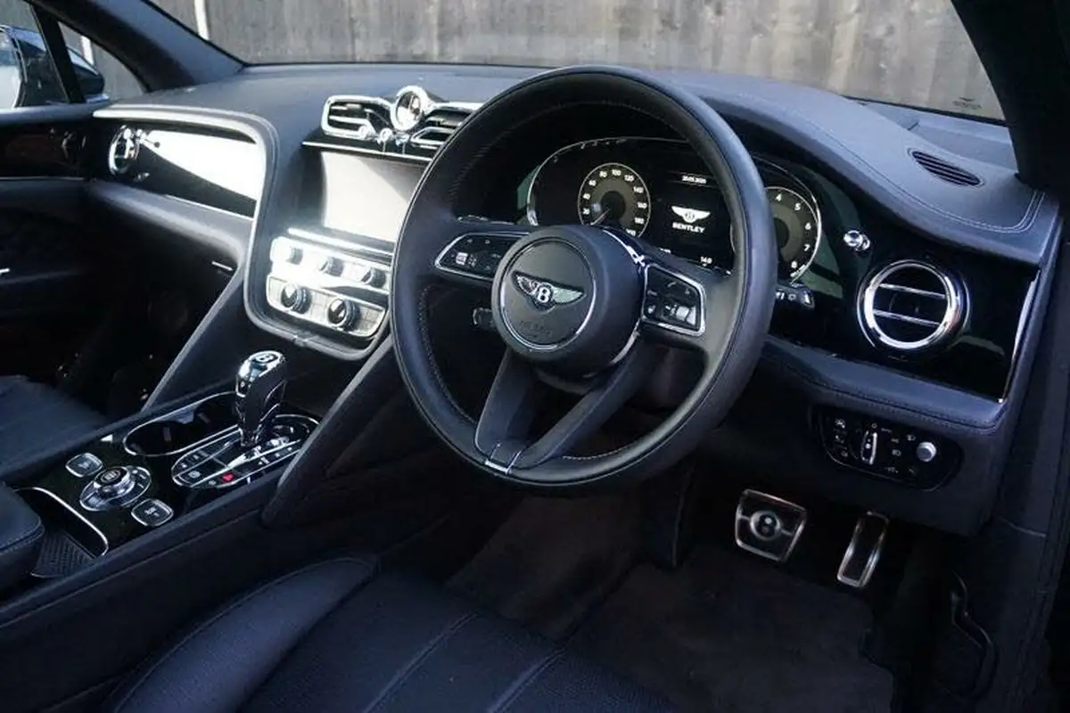 2022-bentley-bentayga-40-v8-big-27