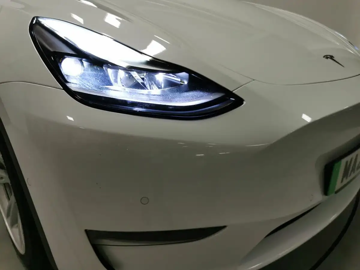 2022-tesla-model-y-e-long-range-big-4