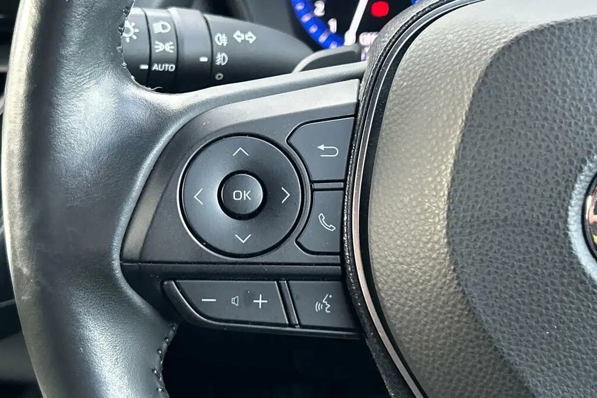 2019-toyota-corolla-20-vvt-i-design-panoramic-roofspare-wheel-touring-sports-big-12