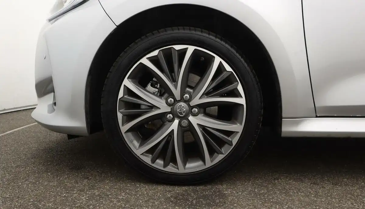 2023-toyota-yaris-15-vvt-i-excel-big-18