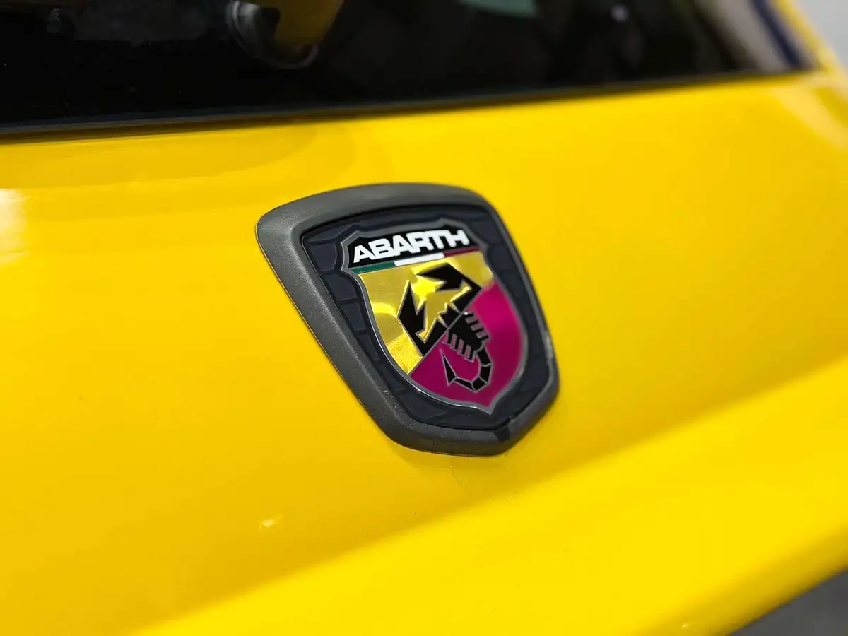 2016-abarth-595-14-tjet-competizione-big-52