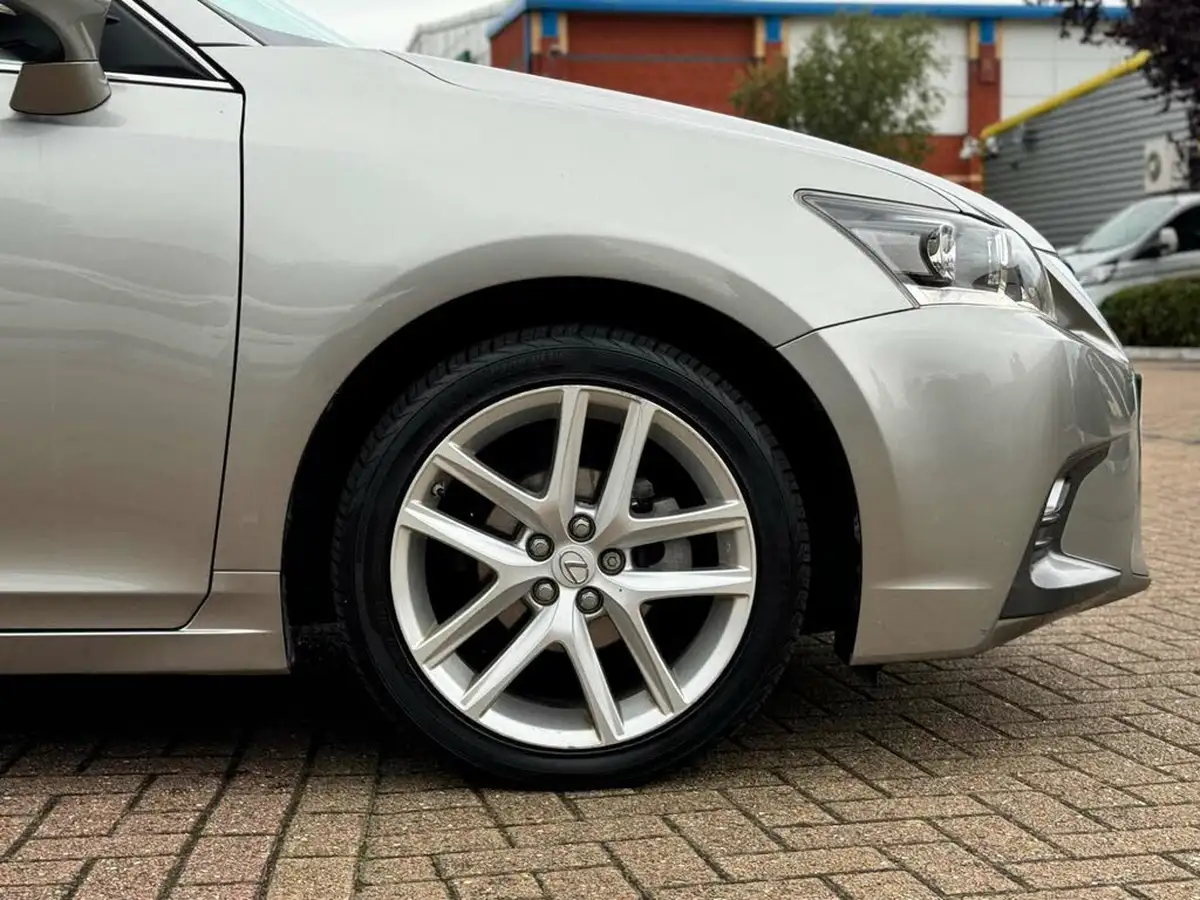 2018-lexus-ct-200h-18-se-plus-pack-big-7