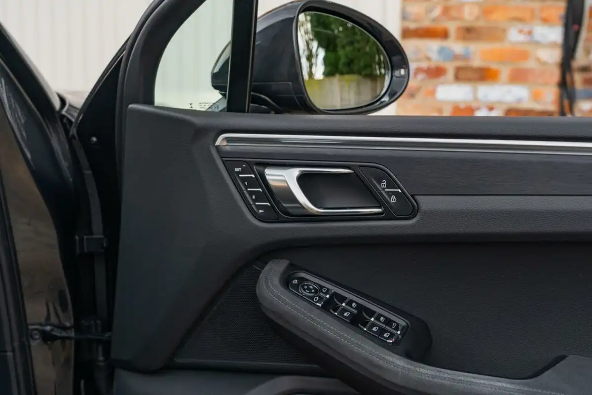 2022-porsche-macan-29-v6-gts-big-39