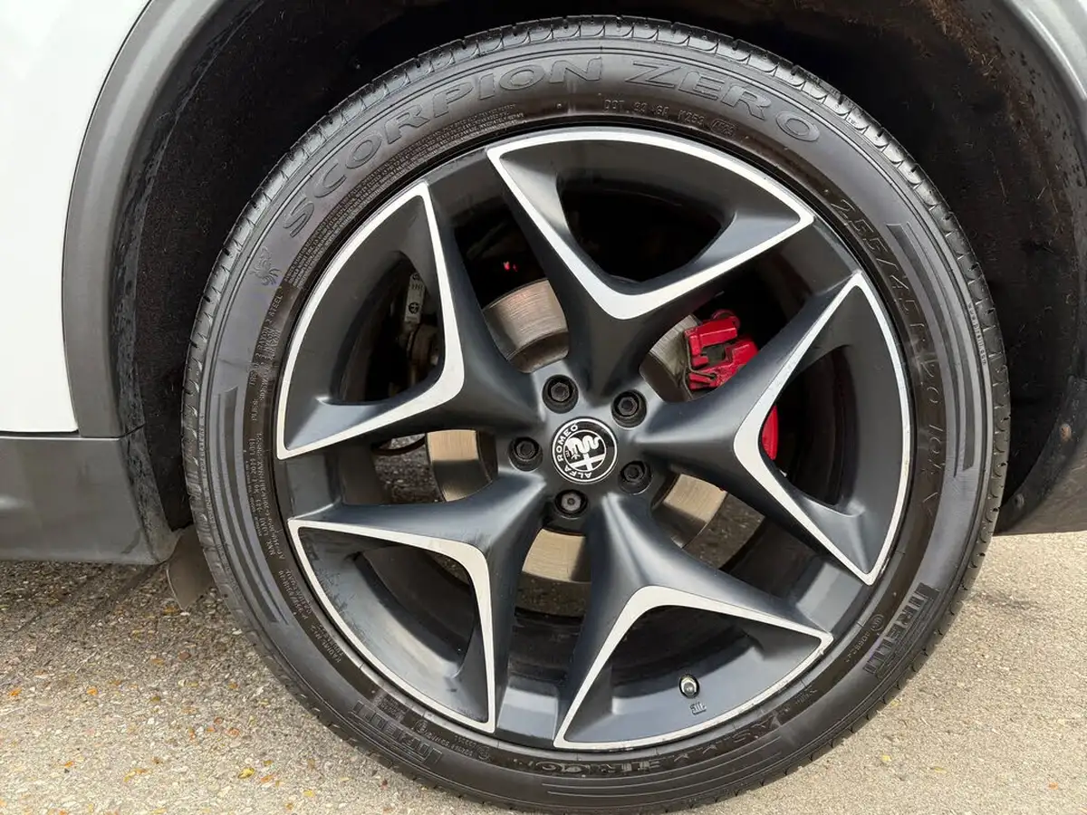 2019-alfa-romeo-stelvio-20-ti-big-31