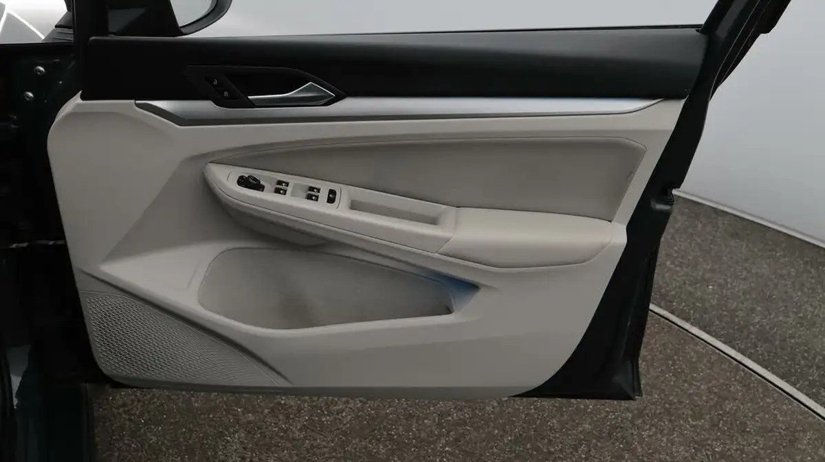 2022-volkswagen-golf-20tdi-life-hatchback-big-15