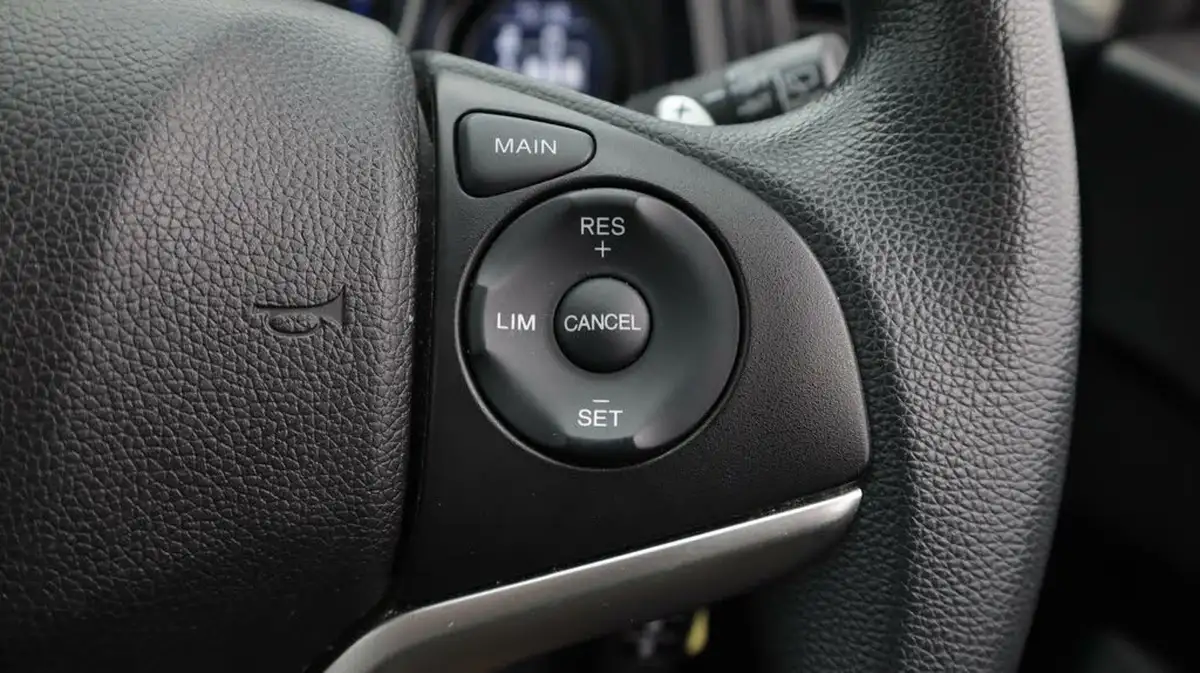 2019-honda-jazz-13-i-vtec-s-cvt-big-24