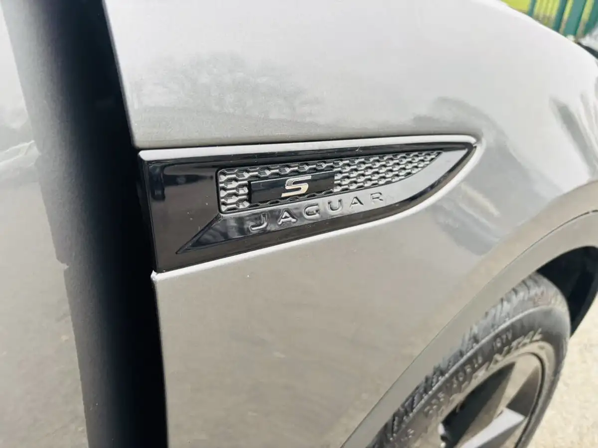 2018-jaguar-e-pace-20-i4d-r-dynamic-s-180ps-awd-ss-auto-big-7